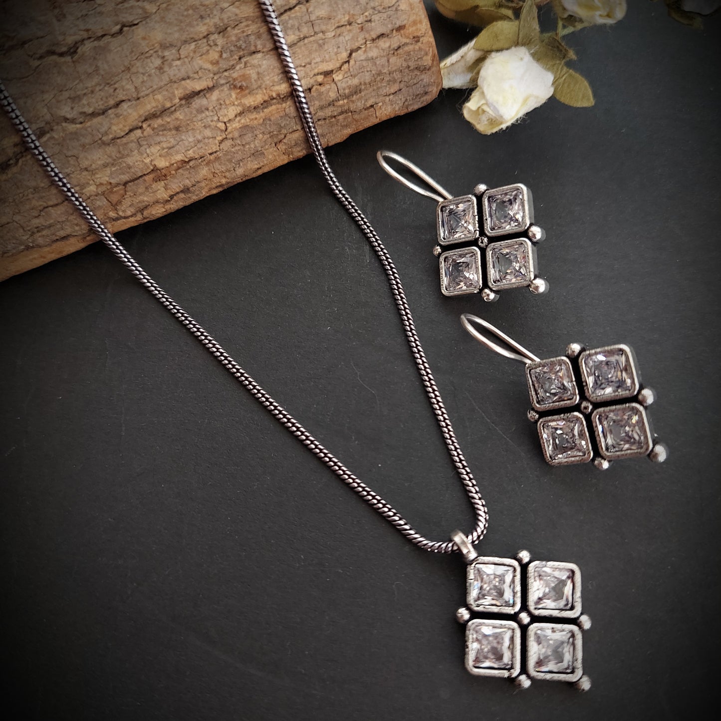 Aashirs Silver Toned Stone Setting Pendant Earring Set - White