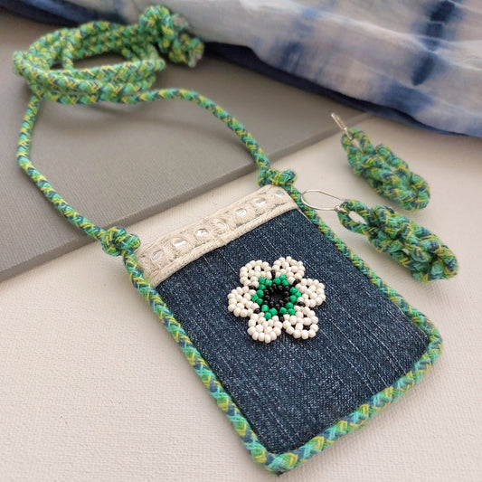 Chic Denim Pocket: Trendy Necklace with Lace and Beaded Floral Motif and Tieback