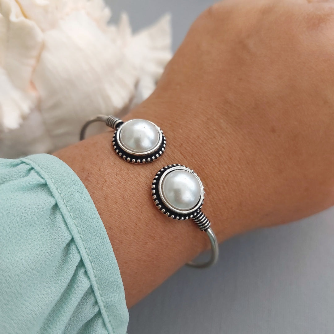Radiant Pearls: German Silver Pearl Bracelet