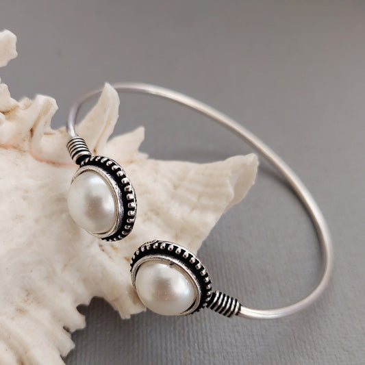 Radiant Pearls: German Silver Pearl Bracelet
