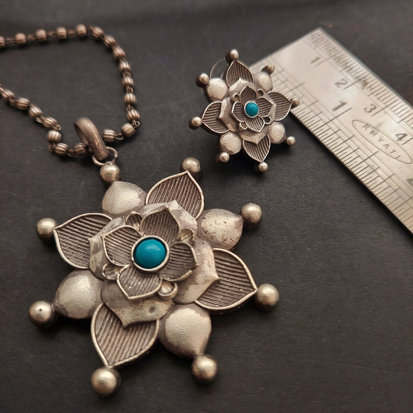Silver Look alike Turquoise Stoned Flower Pendant Set