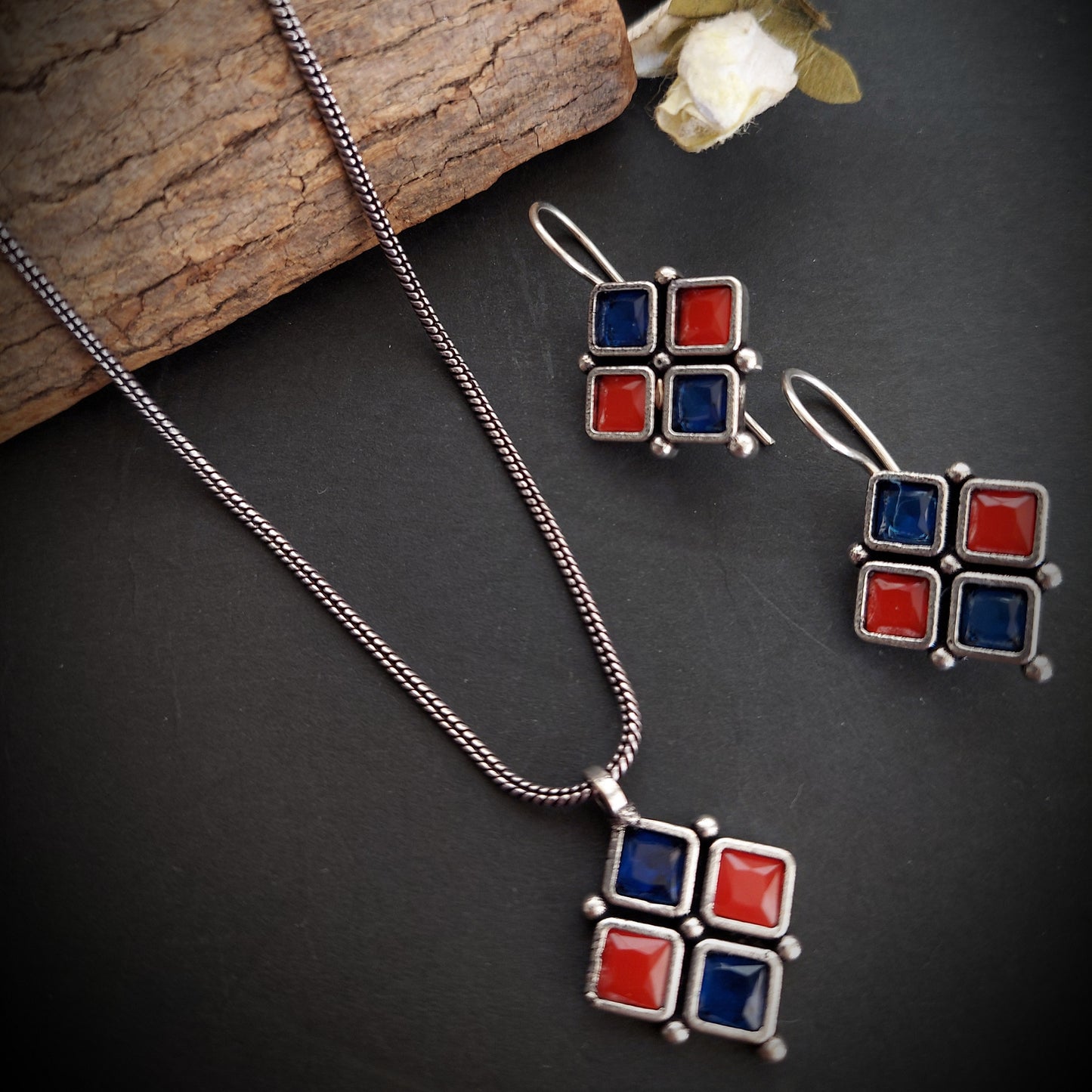 Aashirs Silver Toned Stone Setting Pendant Earring Set - Red and Blue