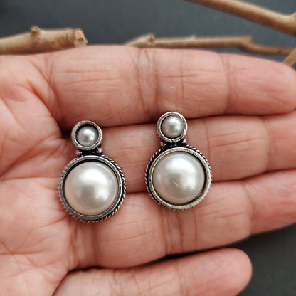 Circular Pearl Ear Stud