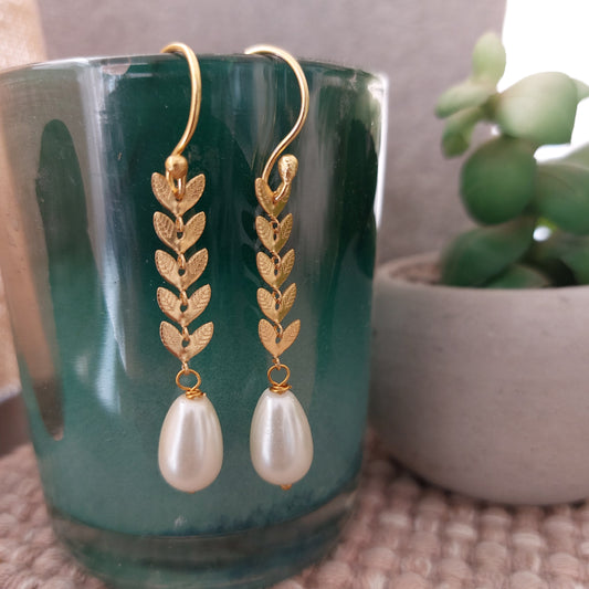 Golden Foliage: Gold-Toned Leafy Chain Pearl Earrings