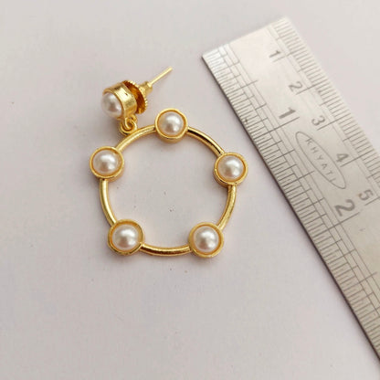 Graceful Loop :Pearl Studded Earring