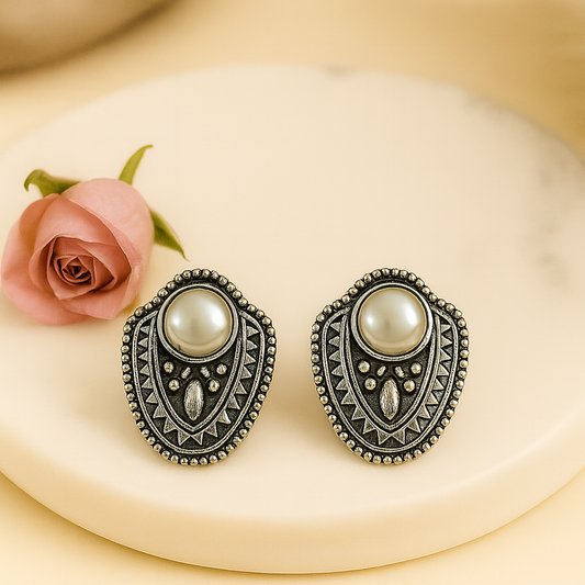 🎁 Antique Aura Pearl Studs