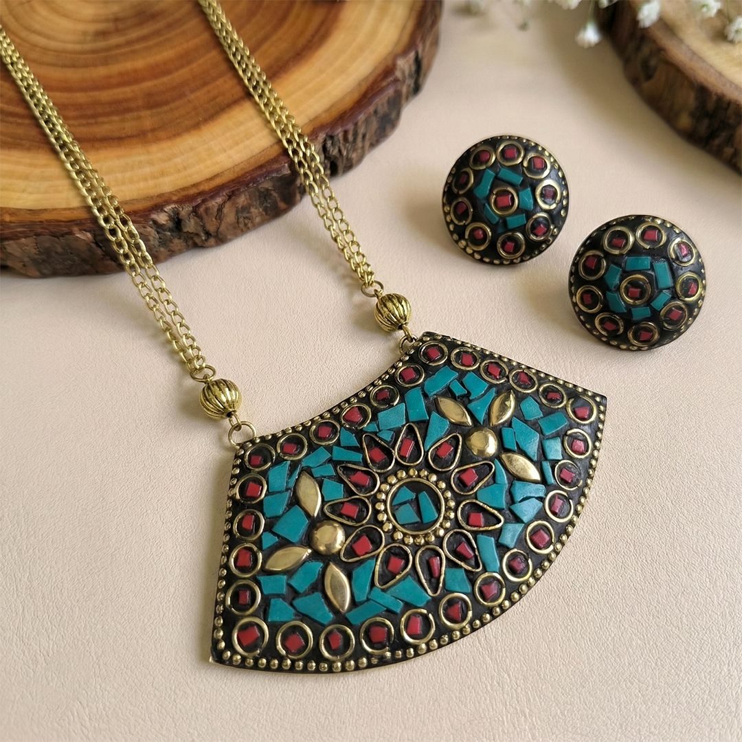 Colour Craft: Tibetian lac Pendant and Earring Set