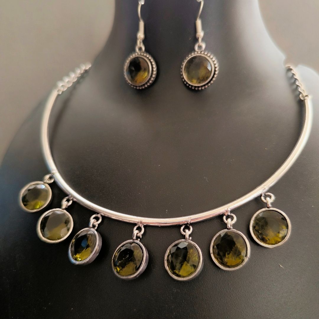 Alluring Olive : Green Stone Pendant and Earring Set