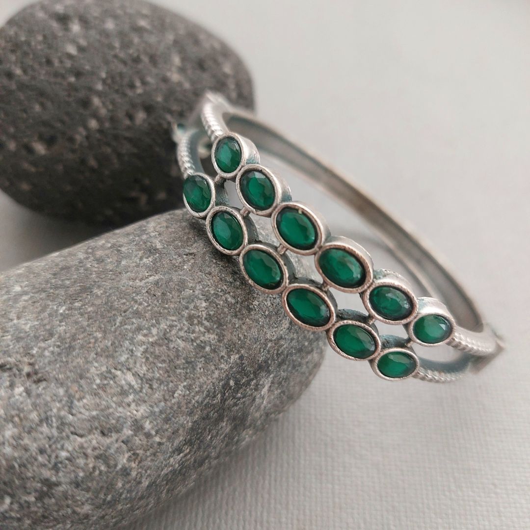 Emerald Chandelier : Silver Toned Bangle with Screw.