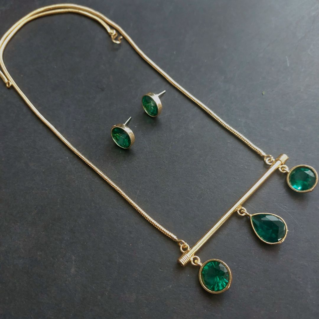 Royal Elegance : Green Stone Necklace Set