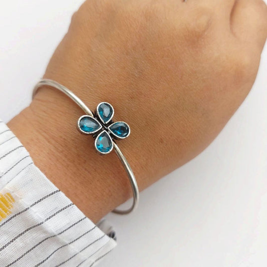 Adjustable Bracelet : Silver Toned Peacock Green Floral Charm Bracelet