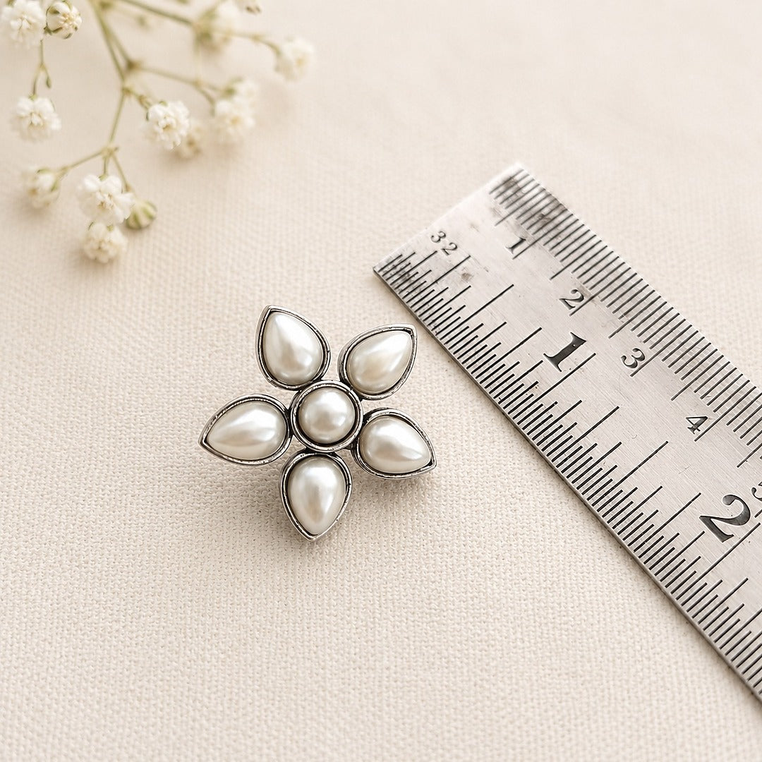 Blooming Pearl: Pearl Pendant and Earring Set