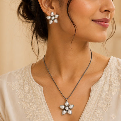 Blooming Pearl: Pearl Pendant and Earring Set