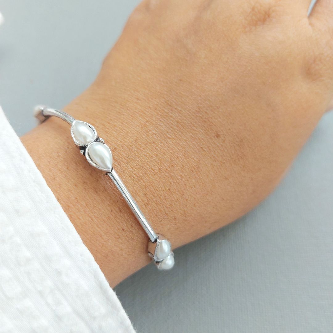 Adjustable Bracelet: Pearl Silver Toned Bracelet