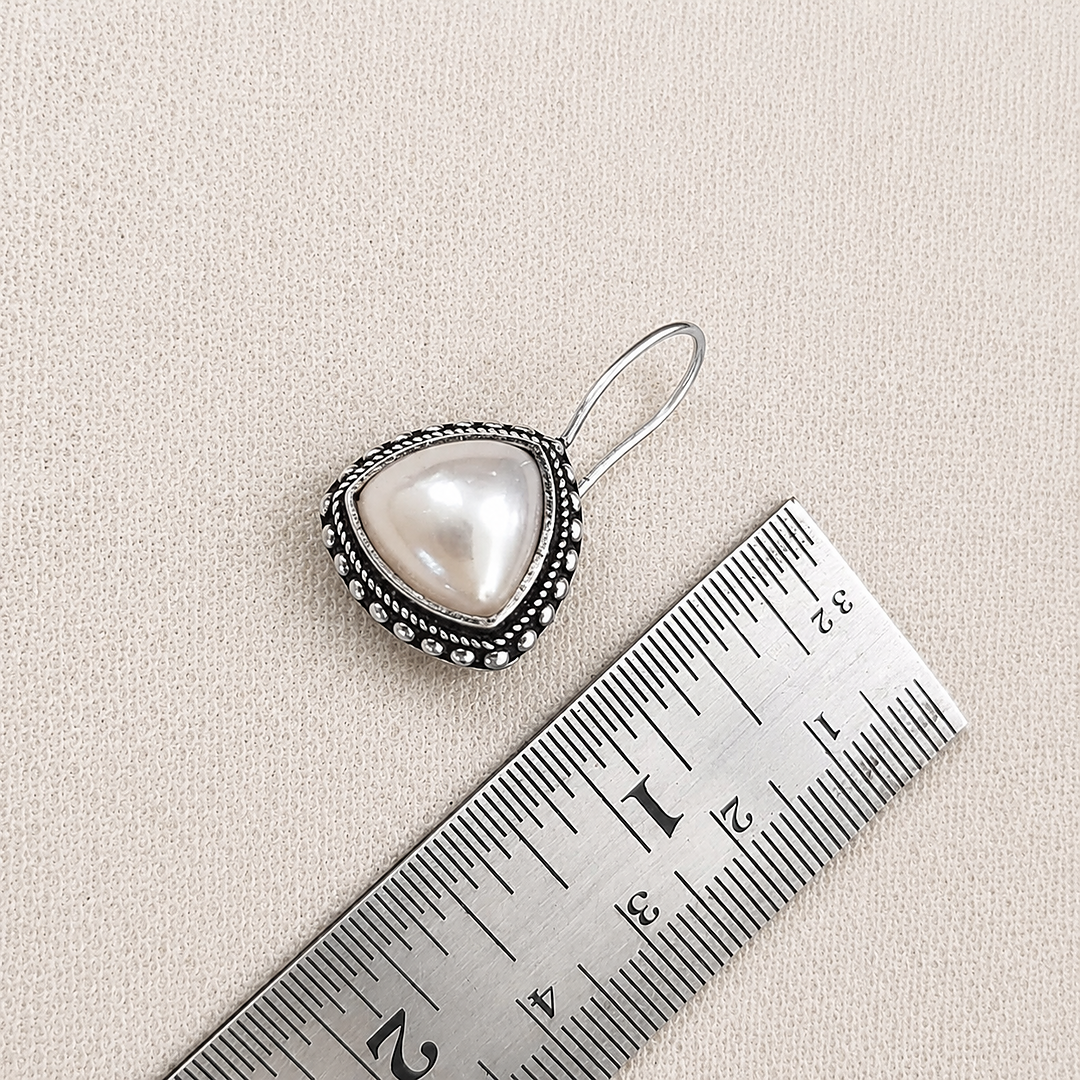 Shades & Stories: Pleasing Pearl Silver Toned Pendant and Earring Set