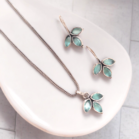 Seafoam Glow Silver Toned Necklace and Earring Set