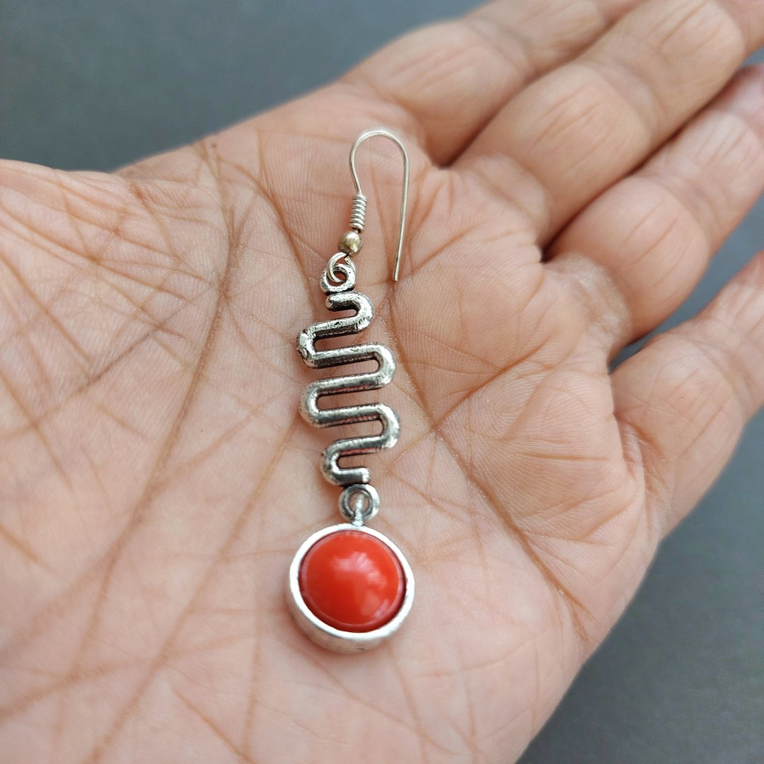 Coral Zigzag Elegance: Hoop Earrings with Single Dyed Coral Accent
