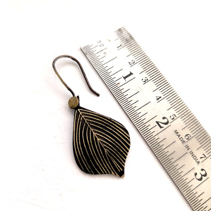 Veil Leaf Earrings: Black and golden Combination