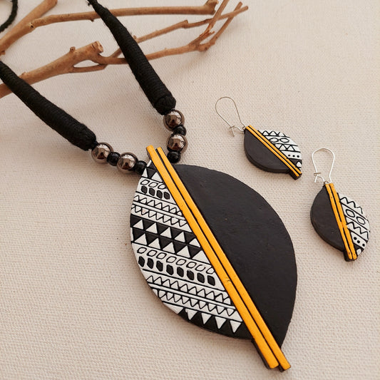 Terracotta Contemporary Leaf Shaped Black and White  Set