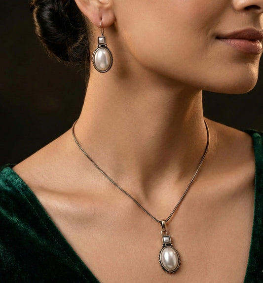 MoonMist: Pearl Pendant and Earring Set