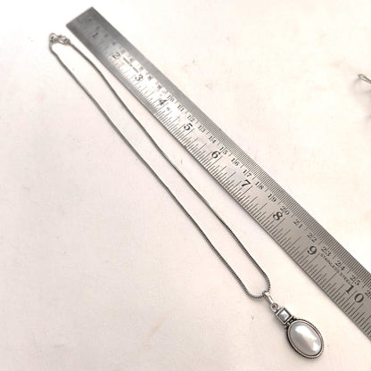 MoomMist: Pearl Pendant and Earring Set